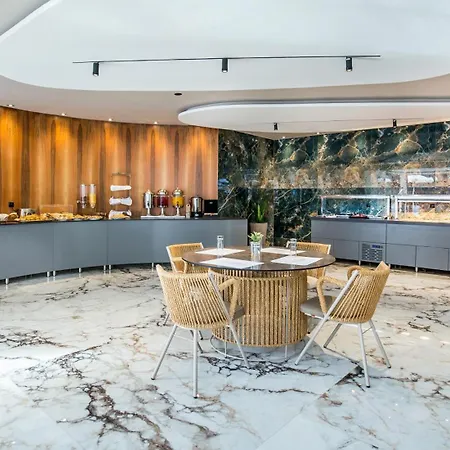 Bay فندق يميناريا