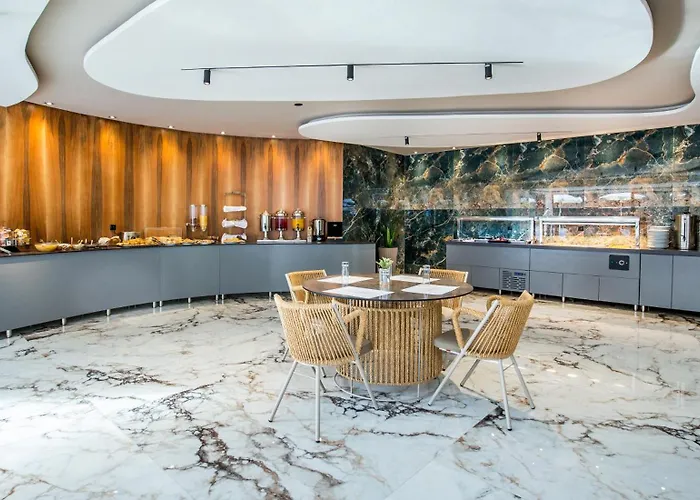 Bay فندق يميناريا