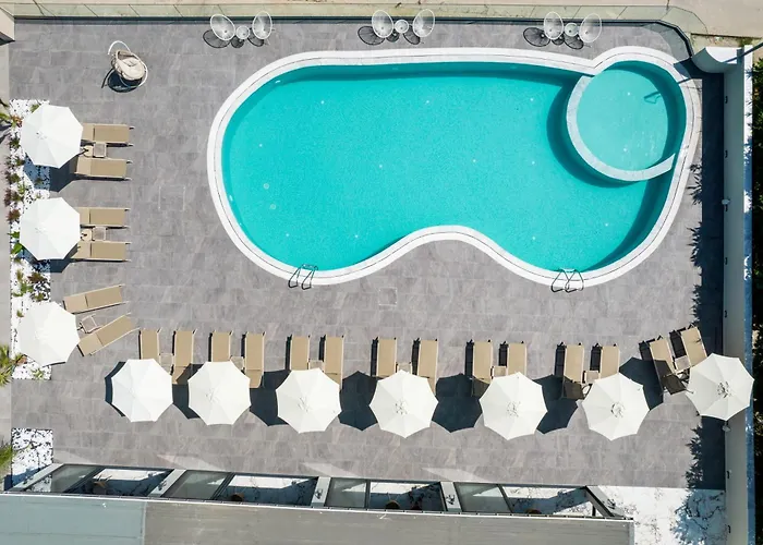 Bay 4* يميناريا